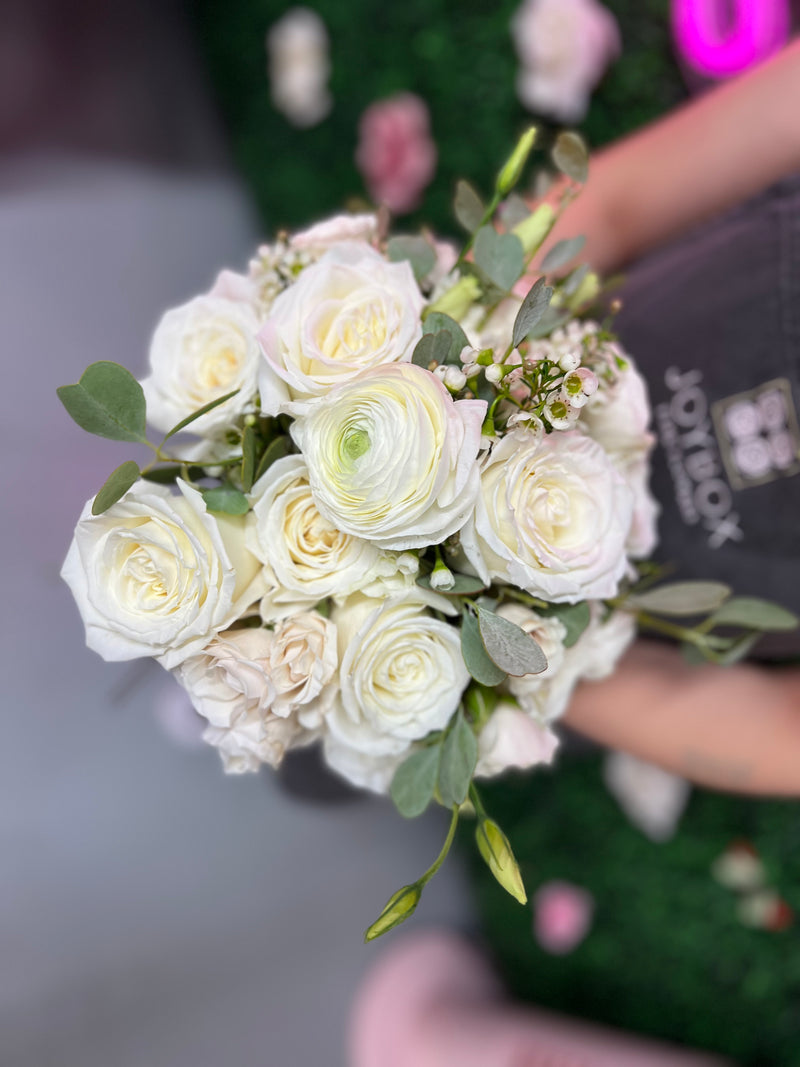 【希少品】Wedding Flowers Boho White Bridal Bouquet, Black Rose Wedding Bouquet, Silk